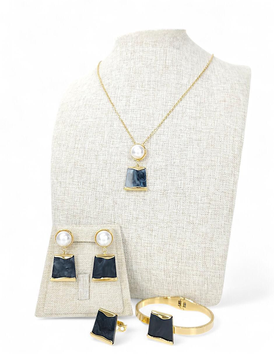 Collar, pulsera, anillo y aretes de cristal 11