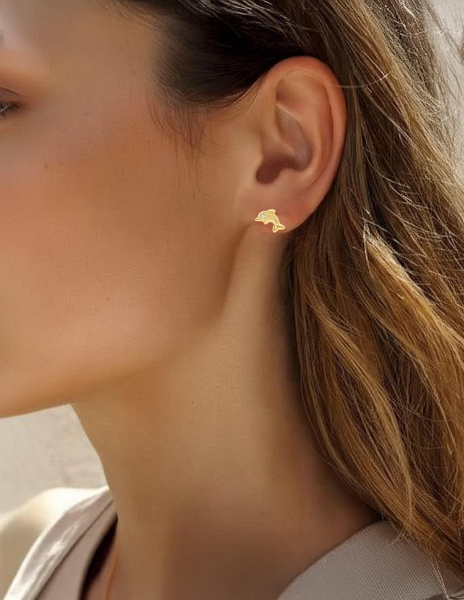 Arete de delfín de oro amarillo 10 K con acabado brillante zirconia 4