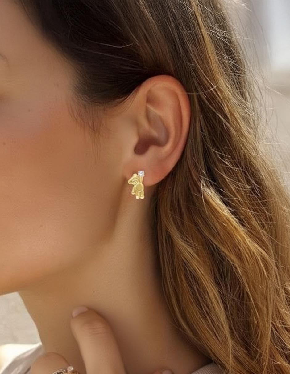 Arete de oso de oro amarillo 10 K con acabado brillante zirconia 4