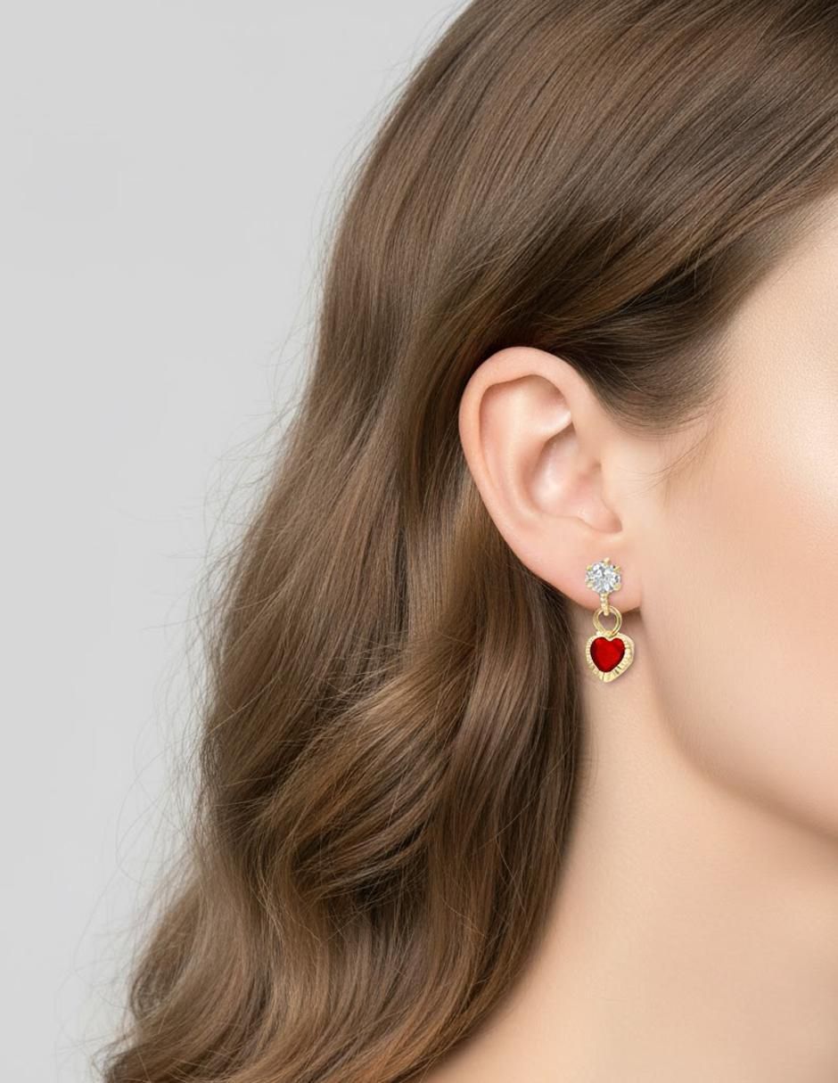 Arete de corazón de oro amarillo 10 K con acabado brillante zirconia 4