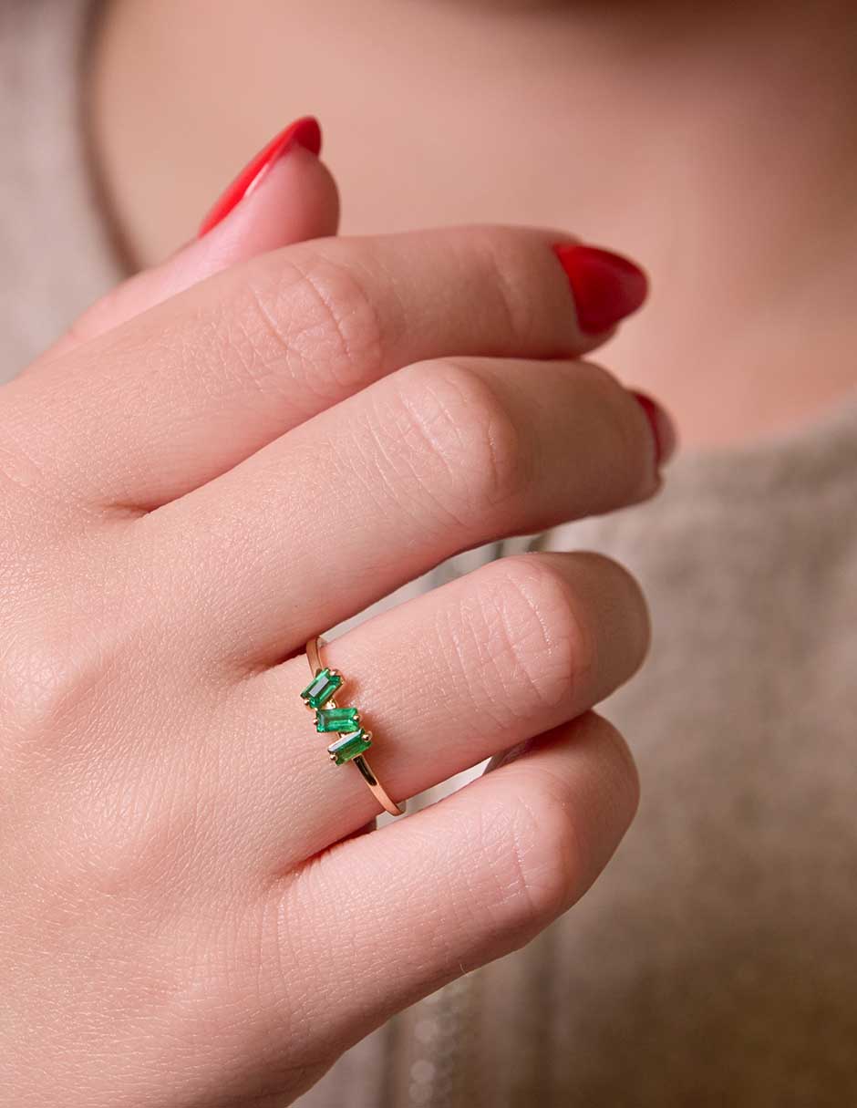 Anillo con gema de baguette 14 k de oro amarillo esmeralda pulido 4